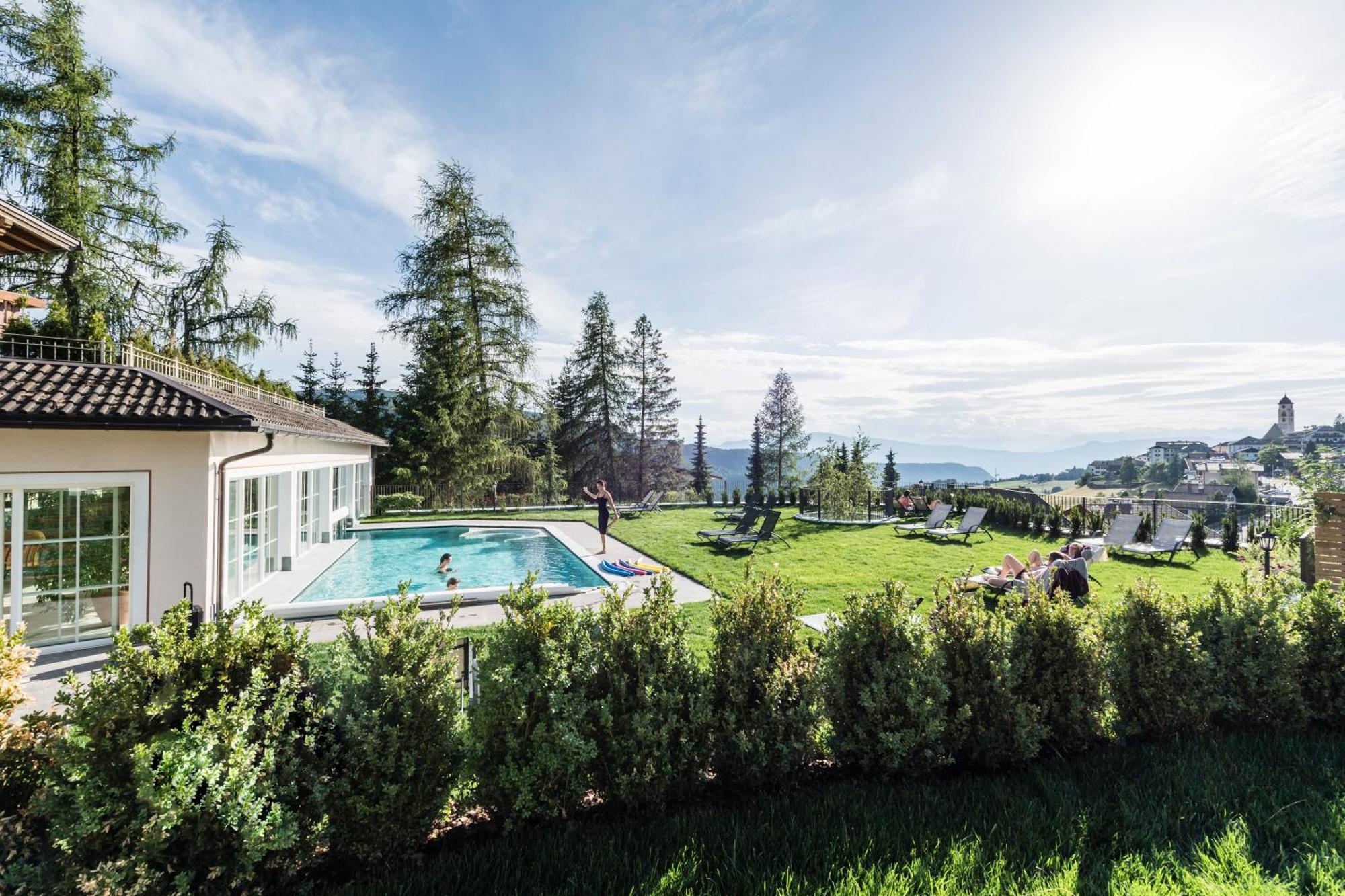 Wellnesshotel Erica Nova Ponente Zewnętrze zdjęcie